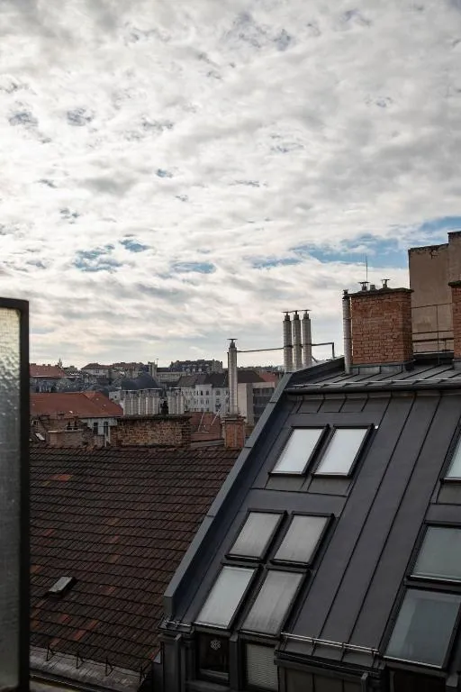 Budapesti tetők és felhős panoráma